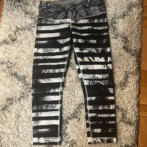 Lululemon wonder under size 6.